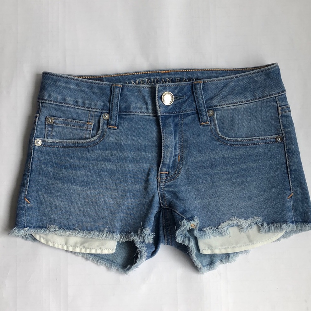 American Eagle super stretch frayed hem jean short size 0